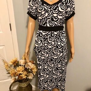 TAHARI - Black and White Floral Design Dress